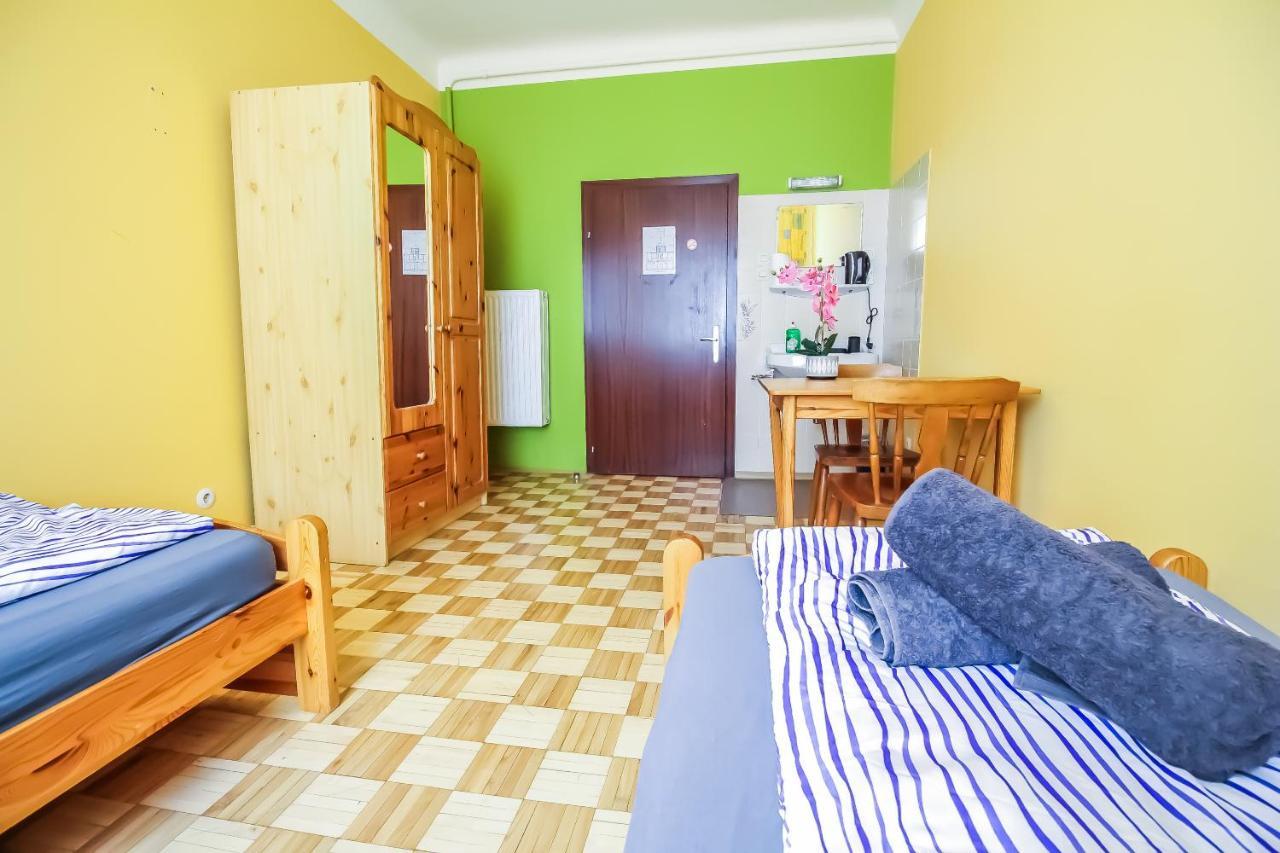 Economic 2Sb Apartment In Lively Area Vienna Exterior photo